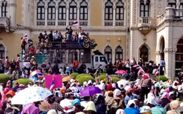 Biểu tình Thái Lan: Vào dinh thủ tướng để ... chụp hình