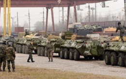 Đoàn xe bọc thép Ukraine di chuyển về hướng Crimea