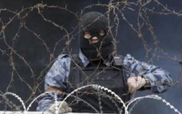 Các tay súng chiếm sở cảnh sát ở miền đông Ukraine
