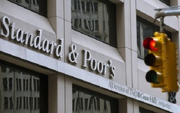 Standard & Poor nâng mức xếp hạng tín dụng của Ukraine