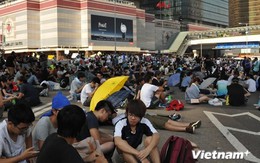 Trưởng Đặc khu Hong Kong kêu gọi người biểu tình giải tán hòa bình