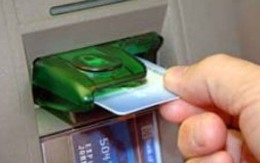 Trộm tiền từ thẻ ATM