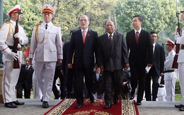 Chủ tịch Quốc hội Nguyễn Sinh Hùng tiếp Chủ tịch Quốc hội Heng Samrin