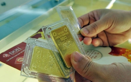 Vàng thế giới tuột mốc 1.300 USD/ounce kéo vàng trong nước đi xuống