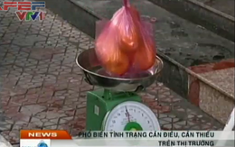 Tận mắt chiêu 'độ' cân điêu móc túi người tiêu dùng: 2 kg = 1,7 kg!