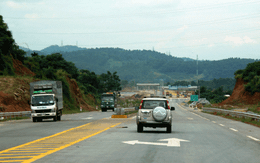 Cao tốc dài nhất Việt Nam: Chạy 245 km, xe con mất 300 ngàn đồng tiền phí