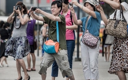 [BizChart] Du khách Trung Quốc đến Việt Nam 'túc tắc' tăng trở lại