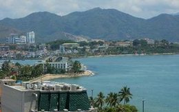 Đình chỉ việc khách sạn lấn biển tại vịnh Nha Trang