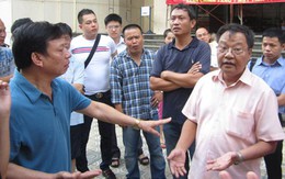 Hà Nội: Dân căng biểu ngữ phản đối chủ đầu từ bịt lối đi chung