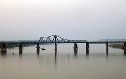 3 phương án xây cầu đường sắt vượt sông Hồng