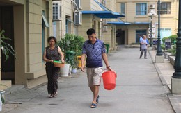 Hà Nội: Dân khốn khổ vì chung cư “xịn" mất nước gần 1 tuần 