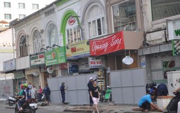 Hàng loạt cửa hàng đóng cửa ngày đầu rào đường Nguyễn Huệ 
