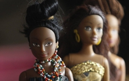 Ở Nigeria, nữ hoàng châu Phi 'nốc ao' Barbie