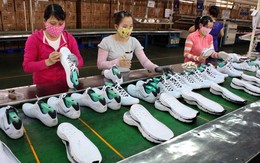 Chợ Đồng Xuân: Mỗi ngày bán ra 3.000-4.000 đôi giày dép Việt