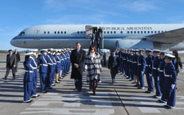 Tổng thống Argentina công du bằng máy bay đi thuê