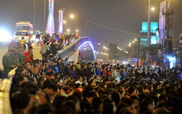 Hàng nghìn người chen lấn dâng sao giải hạn ở chùa Phúc Khánh