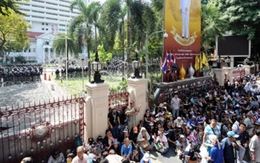 Thái Lan: Người biểu tình bao vây tòa nhà chính phủ