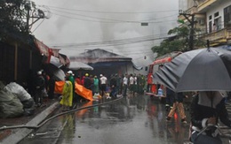 Cháy lớn ở chợ Nhà Xanh, quận Cầu Giấy-Hà Nội