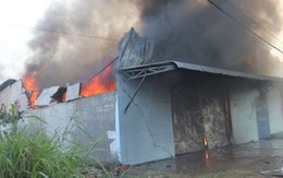 Cháy lớn thiêu rụi xưởng nilon tại TP.HCM