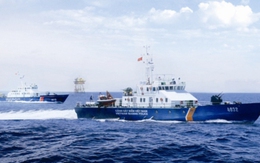 Máy bay nghi mất tích: Phát hiện 2 vết dầu loang trên biển