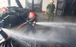 Cháy dữ dội kho vật tư Nhà máy cấp nước Hà Tĩnh