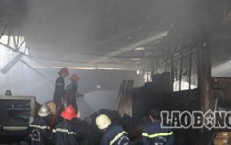 TPHCM: Cháy lớn kéo dài 5 giờ, một nhà xưởng bị sập hoàn toàn