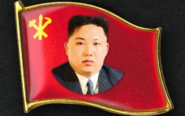 Người Triều Tiên bắt đầu đeo huy hiệu Kim Jong Un