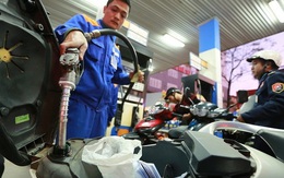 Xăng dầu tăng giá: Gánh nặng giá “đè” lên doanh nghiệp và người dân