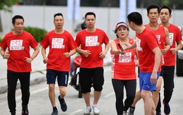 “Lên cùng Việt Nam” trích 1 tỷ đồng quyên góp được để ủng hộ đồng bào lũ lụt miền Trung