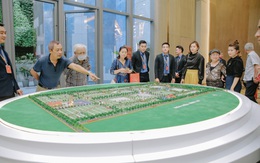 MC Nguyễn Cao Kỳ Duyên góp mặt tại sự kiện tri ân khách hàng của Hoa Viên Bình An