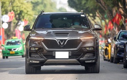 Ngắm dàn xế sang VinFast President khoe uy lực trên phố