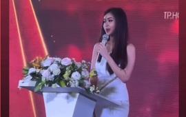 Rich kid Tiên Nguyễn ra dáng "sếp lớn" trong buổi Year End Party của công ty