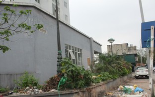 Khu tái định cư view hồ thành ‘bãi rác’ ở Hà Nội