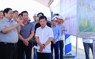 Thủ tướng chỉ đạo ‘nóng’ sau thị sát các dự án cao tốc Bắc - Nam