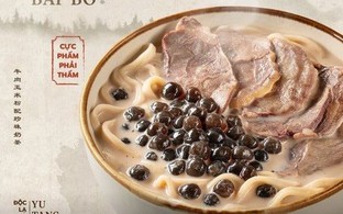 Chuỗi trà sữa Yu Tang của ‘ông trùm F&B’ Golden Gate ra mắt mì trà sữa trân châu bắp bò: Chuyện gì đây?