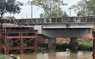 Xe quá tải làm sập cầu ở Tây Ninh