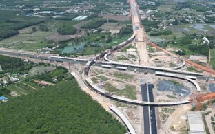 Bộ trưởng Xây dựng: Cần tăng tốc các dự án kết nối sân bay Long Thành