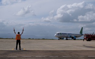 Một sân bay Việt Nam xuất hiện nứt nẻ trên đường băng