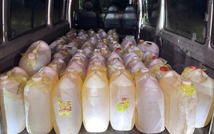 Nhiều vụ buôn lậu xăng dầu qua biên giới bị bắt giữ