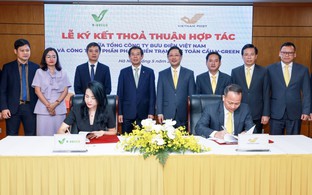 Tỷ phú Phạm Nhật Vượng bắt tay Vietnam Post lắp 16.000 tủ đổi pin xe máy và 2.000 trụ sạc ô tô điện, mỗi điểm cách nhau trung bình 2,82 km