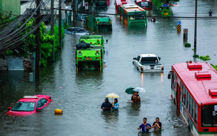 Toàn cảnh Bangkok sau gần 48 giờ mưa lớn, cả 50 quận đều là vùng thiên tai