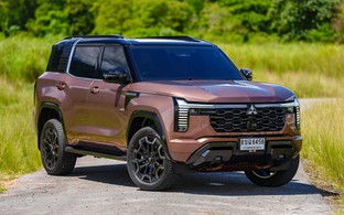 Mitsubishi Pajero thế hệ mới chốt ngày ra mắt ĐNÁ: 3 phiên bản giá quy đổi từ 1,2 tỷ, máy dầu hơn 200mã lực, tham vọng đấu Everest