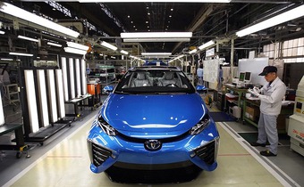 'Chơi đuổi bắt' trong cuộc cách mạng ô tô điện, có quá muộn cho Toyota?