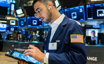 Chứng khoán Mỹ hồi phục mạnh mẽ sau phiên bán tháo, Dow Jones tăng hơn 500 điểm