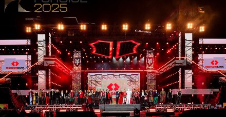 Cổng bình chọn sắp đóng, kim chủ có cuộc đổi ngôi ngoạn mục: “Anh trai” nào được fan đẩy hết tốc lực, bứt phá thành công lên Top 1?