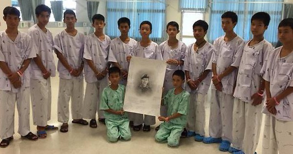 หลังจากสุขภาพของเขาค่อยๆ ดีขึ้น ทีมฟุตบอลเยาวชนไทยได้รับแจ้งถึงการเสียชีวิตของนักประดาน้ำ