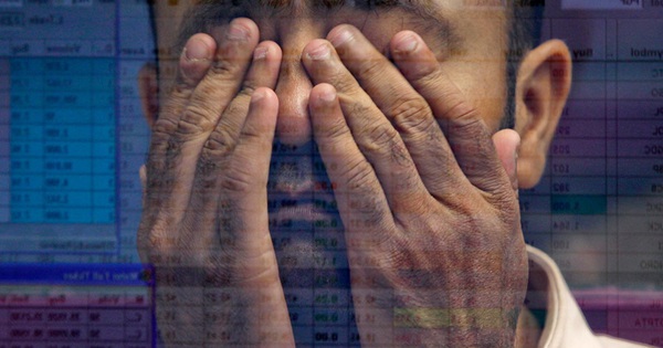Phố Wall trượt dốc phiên thứ 3 liên tiếp, Dow Jones mất hơn 2.000 điểm trong 3 ngày
