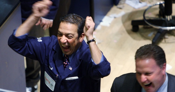 Kỳ vọng về dự luật kích thích kinh tế tăng cao, Dow Jones tăng 11% - phiên khởi sắc nhất từ 1933