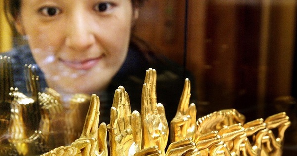Chuyên gia cảnh báo việc đổ xô mua vàng: Có thể ôm lỗ lớn