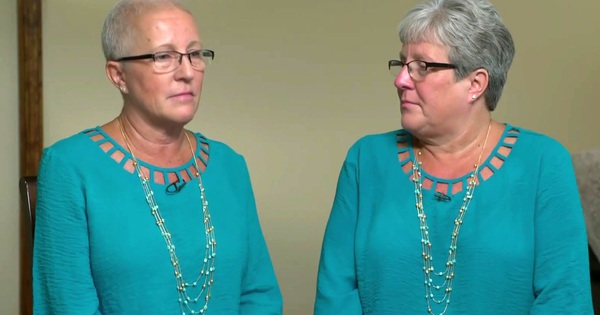 Twins diagnosed with ovarian cancer at the same time alerting people about the disease thumbnail